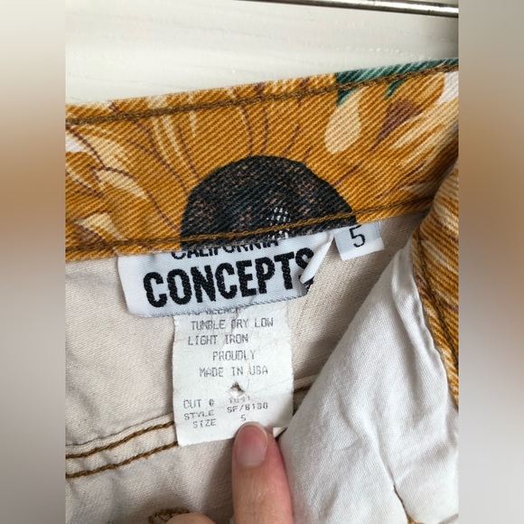 Vintage High Waisted Sunflower Shorts - Picture 6 of 8